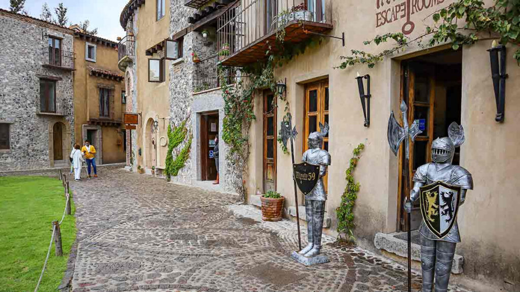 Val’Quirico tour — illustrative scene 2